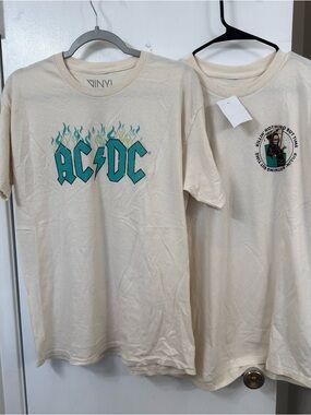 AC/DC Graphic Tee in Cream with Killin Time Tee 100% cotton Size Large